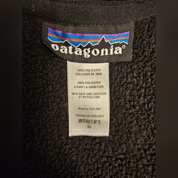 **SOLD** Patagonia sz Medium black zip up sweater - Picture 6 of 8